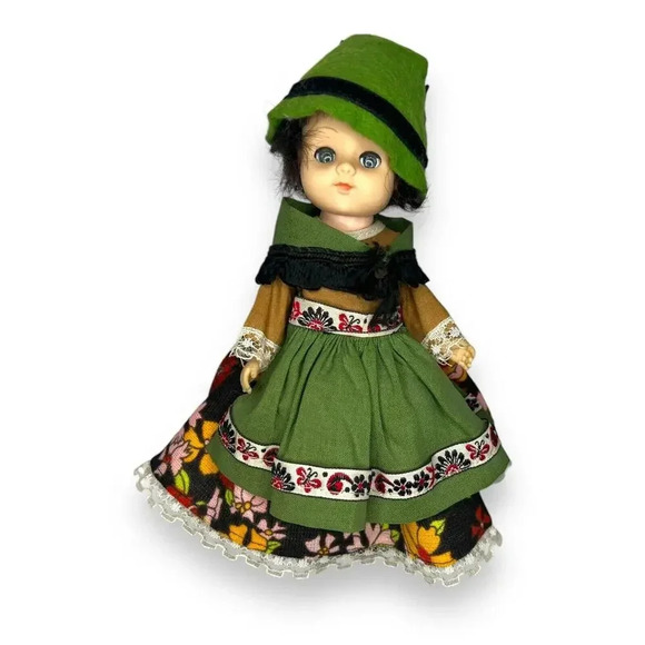 VINTAGE SYMBOL OF QUALITY DOLL 8 INCH FIGURE  DOLLS OF THE WORLD TOY - Picture 1 of 8